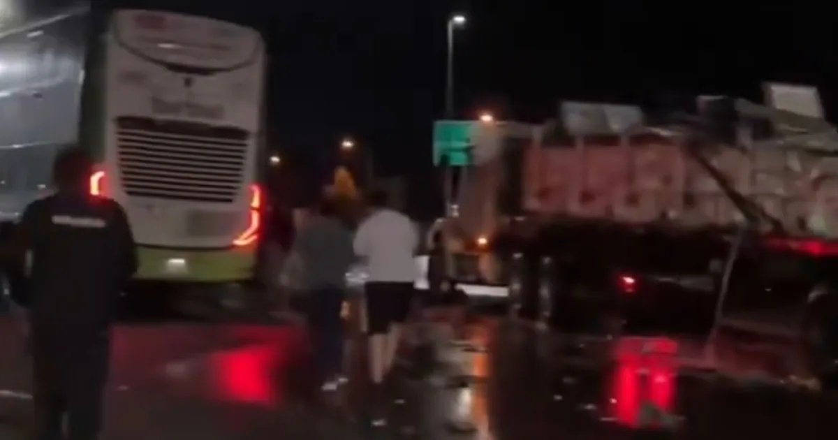 Dos muertos y más de veinte heridos deja el choque de bus con un camión en La Araucanía