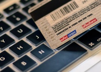 Riesgos de fraude y filtración: las alertas que levantan expertos tras anuncio de OpenAI que permitirá conectar a ChatGPT con cuentas bancarias