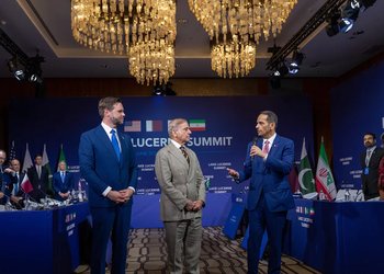 Irán y Estados Unidos concluyen primera ronda de negociaciones con “avances alentadores”, según los países mediadores