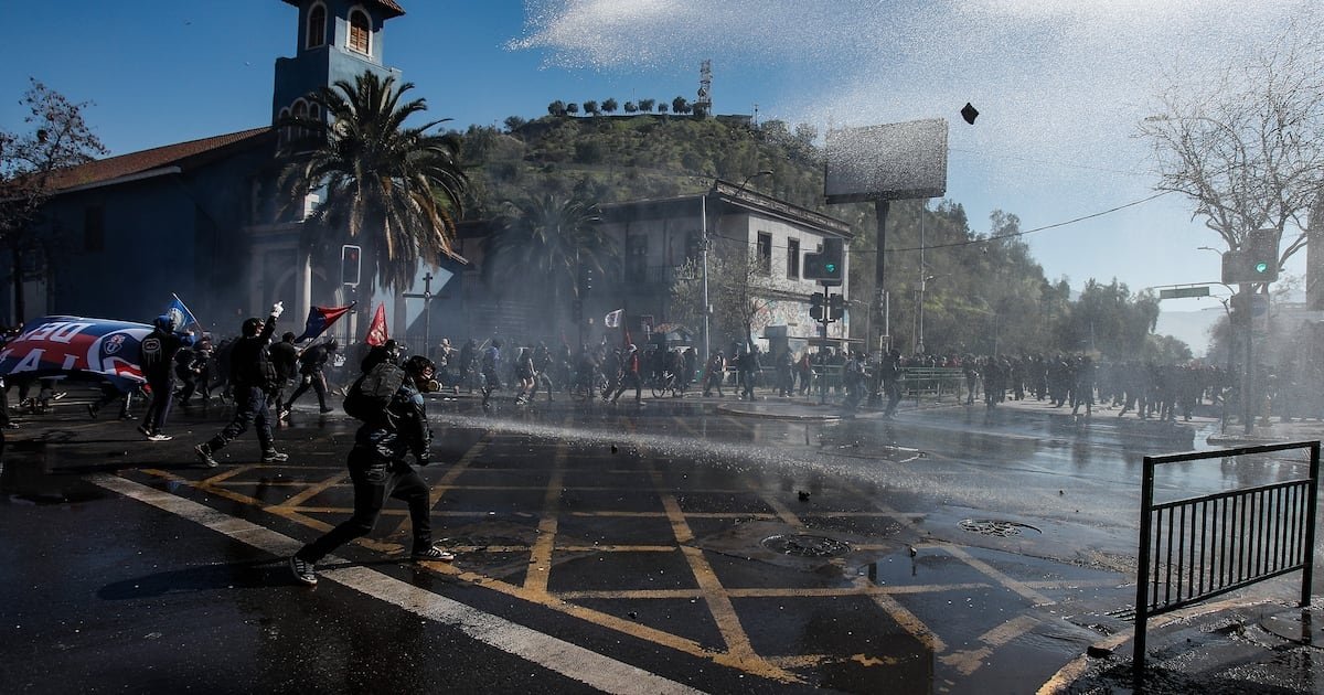 Romería al Cementerio General: Carabineros eleva a 50 las personas detenidas