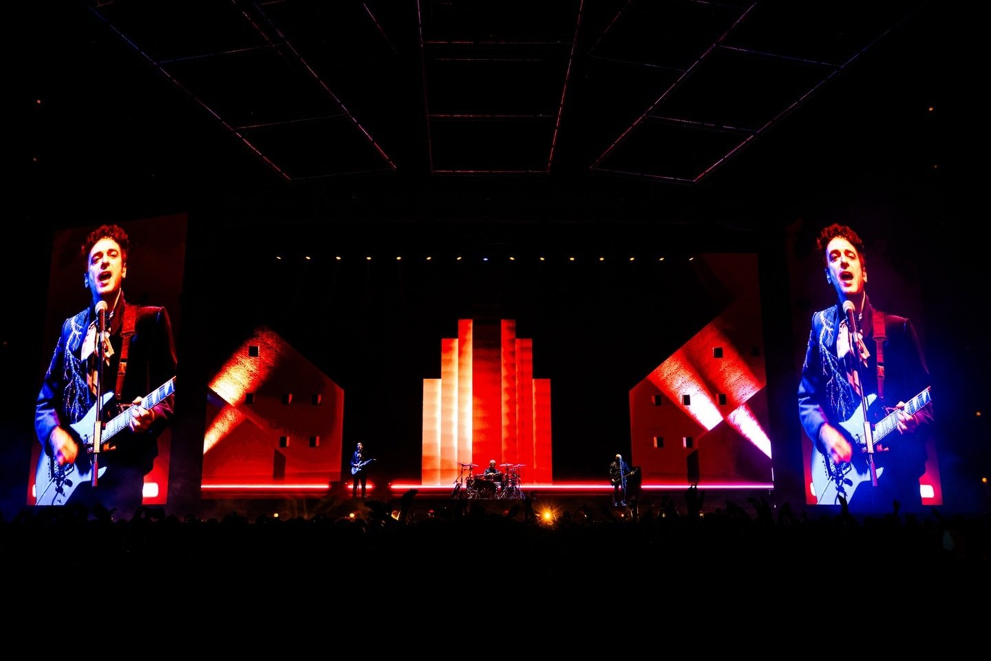 Prensa argentina compara el regreso de Soda Stereo con Black Mirror y divide a fans por un Cerati virtual en gira “Ecos”, que ya vendio medio millón de entradas