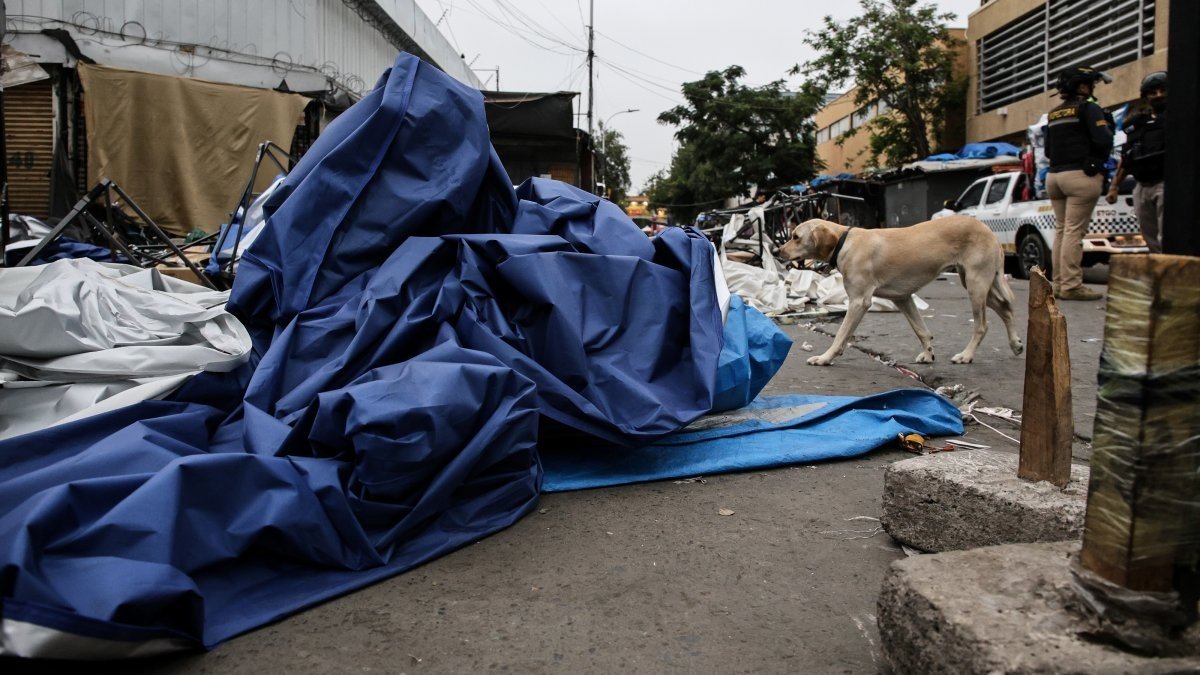 Comerciantes piden "formalizarse" tras operativo contra los "toldos azules" en Meiggs