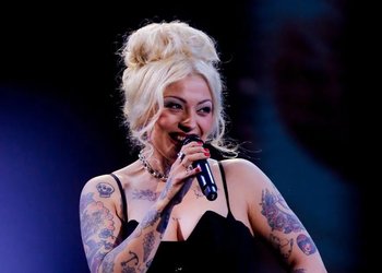 Mon Laferte recibirá Gaviota de Platino en Viña: cómo se resolvió la entrega del premio mayor a la cantante