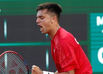 Tomás Barrios le da el primer punto a Chile frente a Serbia por Copa Davis: venció en sets corridos a Dusan Lajovic