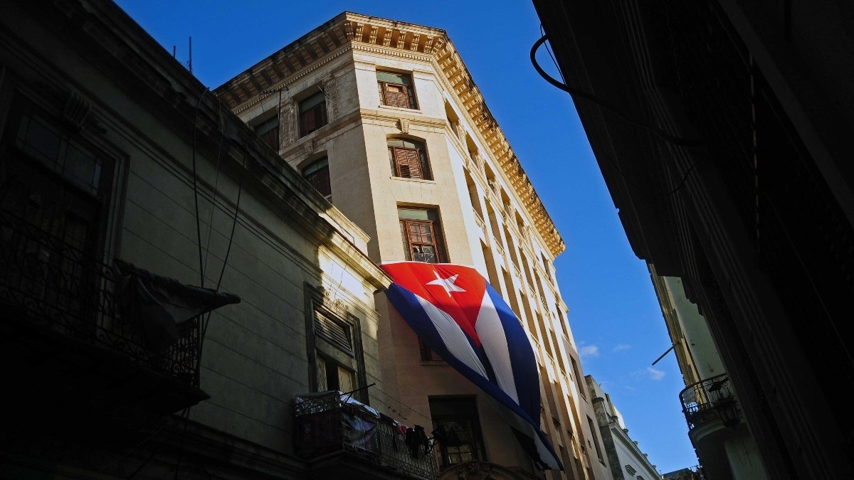 Carlos Peña defiende la ayuda a Cuba: “No es una medida de política internacional, sino una excepción moral a las reglas de la política o de la guerra”