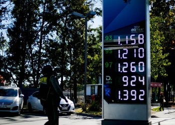 El fin del “colchón” que contenía las alzas: Gobierno ajusta el Mepco y bencinas sufrirán histórico aumento de hasta $370 por litro desde este jueves