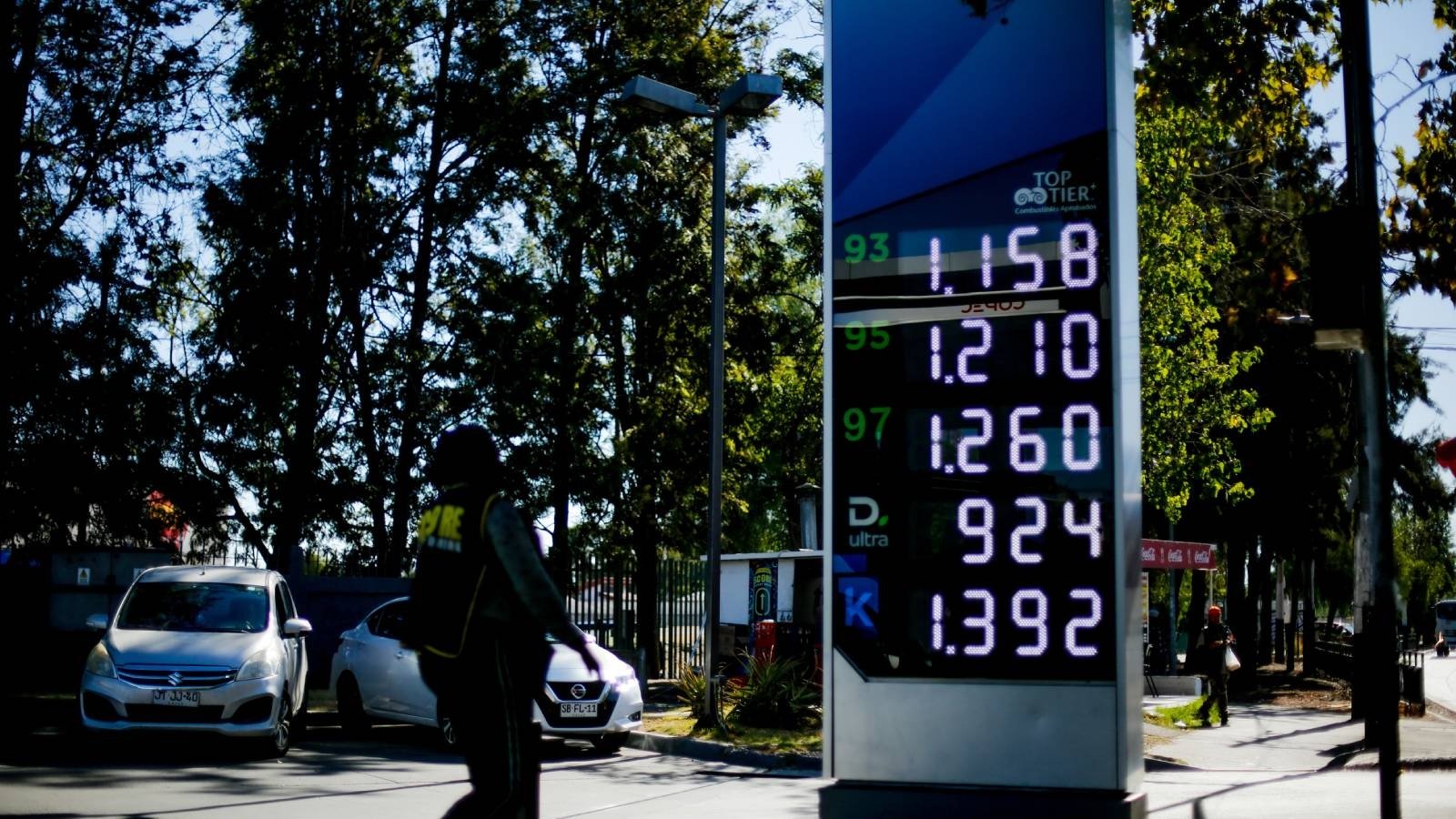 El fin del “colchón” que contenía las alzas: Gobierno ajusta el Mepco y bencinas sufrirán histórico aumento de hasta $370 por litro desde este jueves