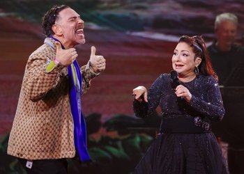 La agitada aparición de Neme, una ráfaga de éxitos y la nostalgia que selló su complicidad con Chile: las claves del show de Gloria Estefan en Viña