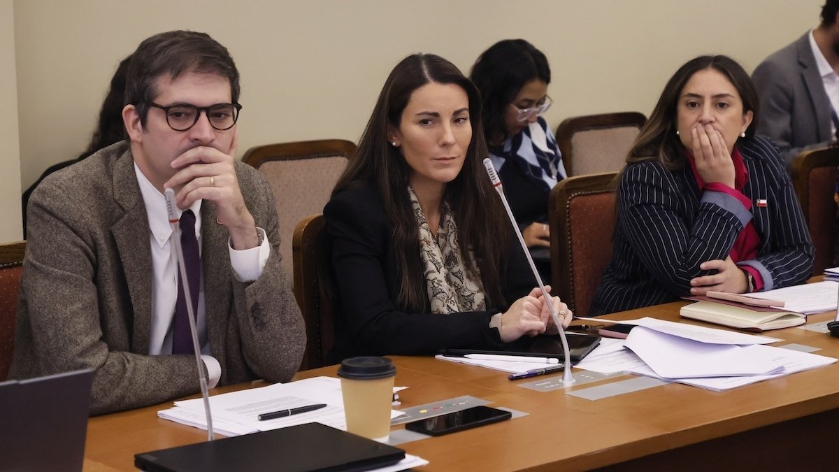 Educación justifica derogación de circulares de Boric y oposición acusa "retroceso"