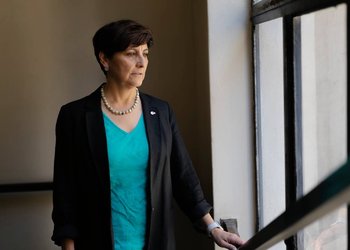 Contraloría instruyó sumario por llamado de asesor de exministra Aguilera a Hospital El Salvador por atención a su madre