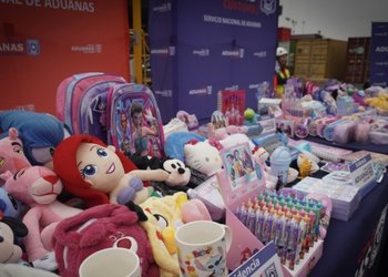 Aduanas incauta más de un millón de productos ilegales en San Antonio: mercancía fue avaluada en US$ 4 millones