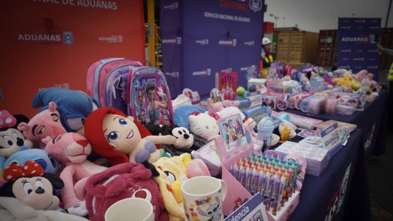 Aduanas incauta más de un millón de productos ilegales en San Antonio: mercancía fue avaluada en US$ 4 millones