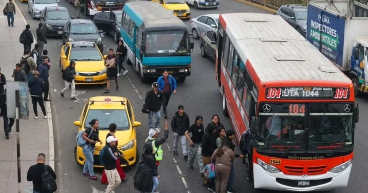 Paro del transporte en Perú