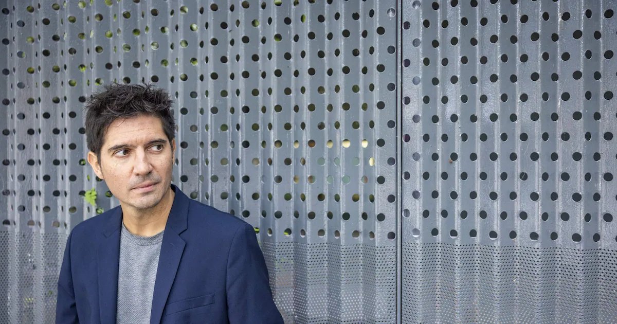 Paco Cerdà, escritor español: “Hay que estar alerta ante la contramemoria: hoy se reescribe el pasado en TikTok y YouTube”