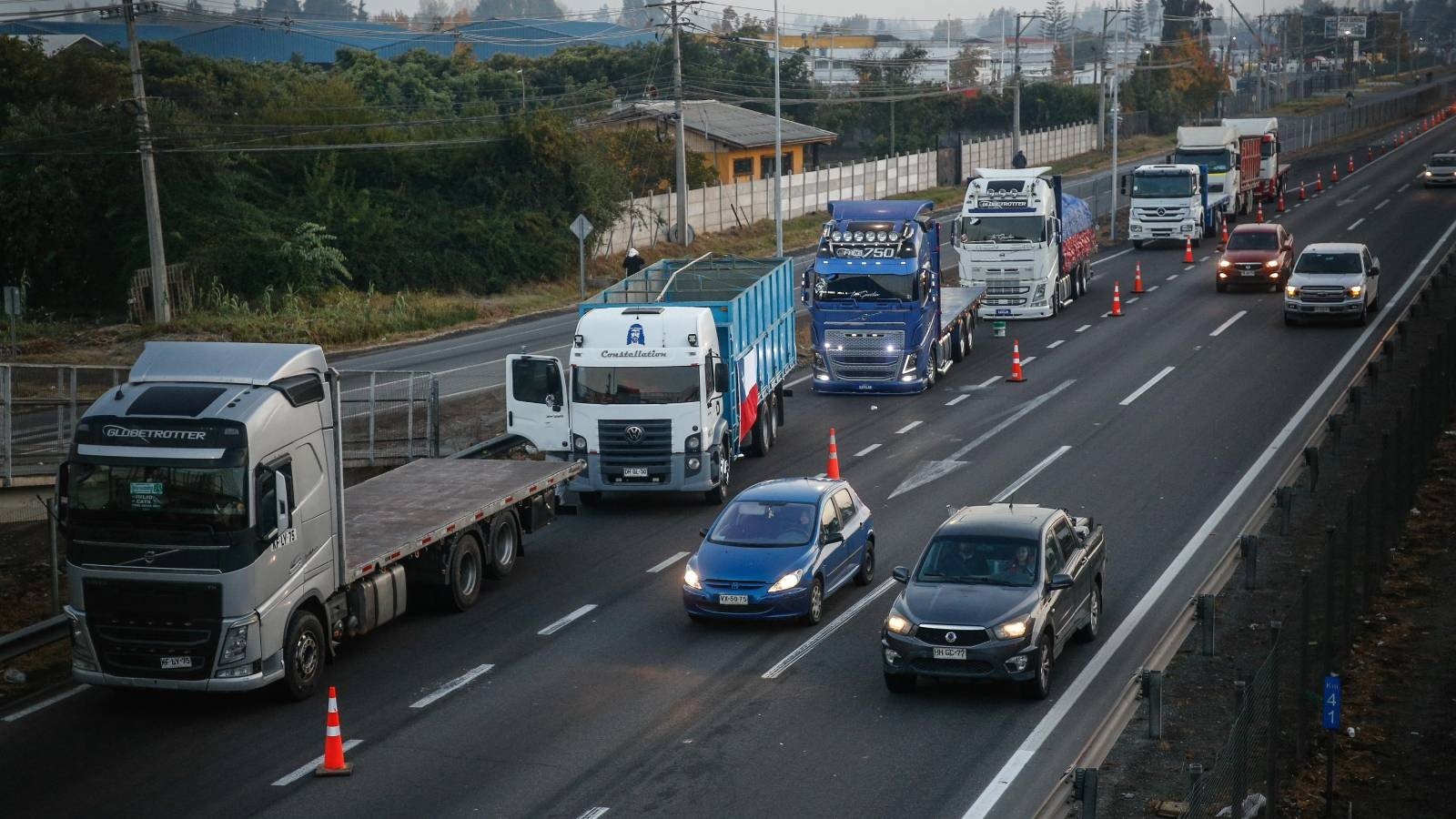 Camioneros descartan movilizaciones por alza de bencinas pero advierten que “va a haber desabastecimiento en un momento dado”