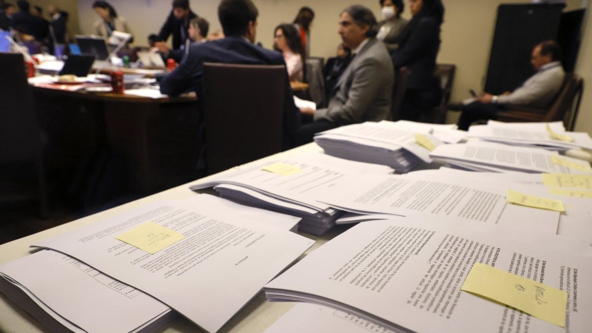 Sin discusión y entre recriminaciones: Comisión de Hacienda aprobó el "corazón" de la megarreforma
