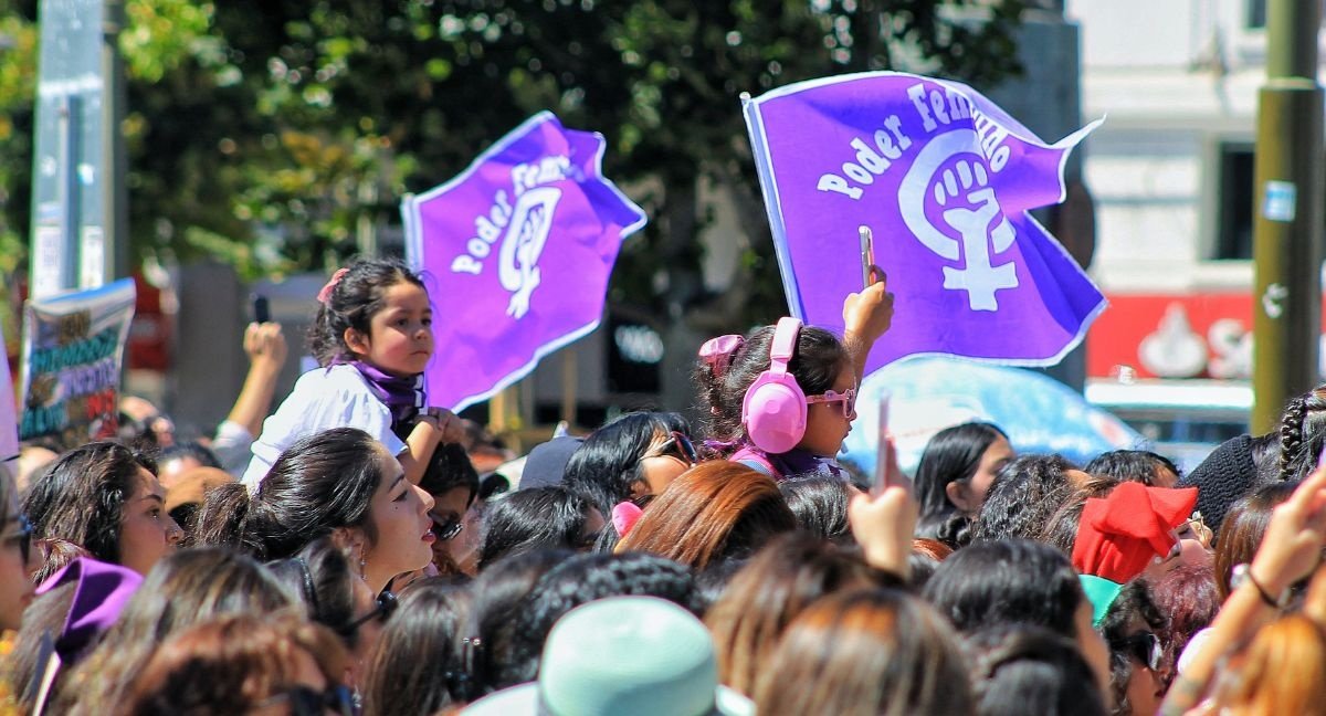 Marcha 8M: revisa los cortes y desvíos de tránsito programados para este domingo en Santiago por el Día de la Mujer