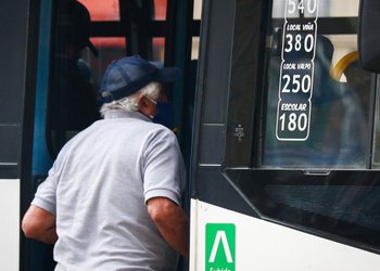 Calama implementa plan de transporte público gratuito para personas mayores tras alza de los combustibles