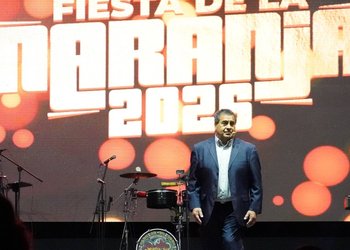 Alcaldesa (s) de Villa Alegre presenta denuncia contra Dino Gordillo por besar a supuesta menor de edad tras entrega de premio: humorista desmintió lo ocurrido