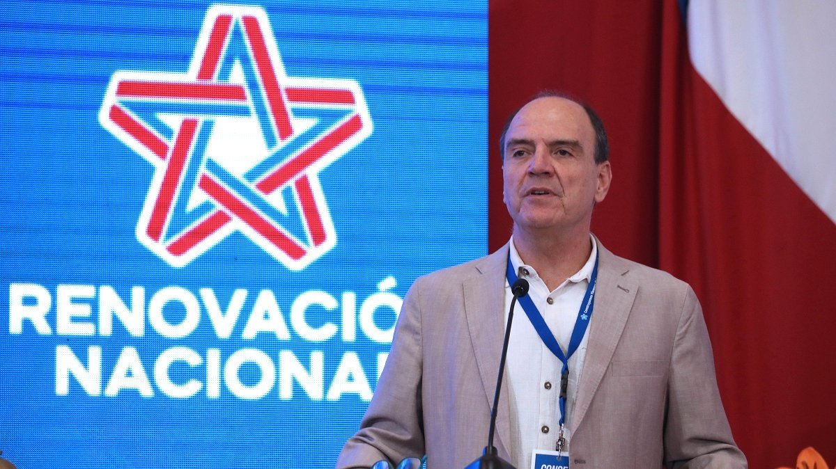 Ante los conflictos en la derecha "hay que cultivar paciencia de chino", dice Monckeberg