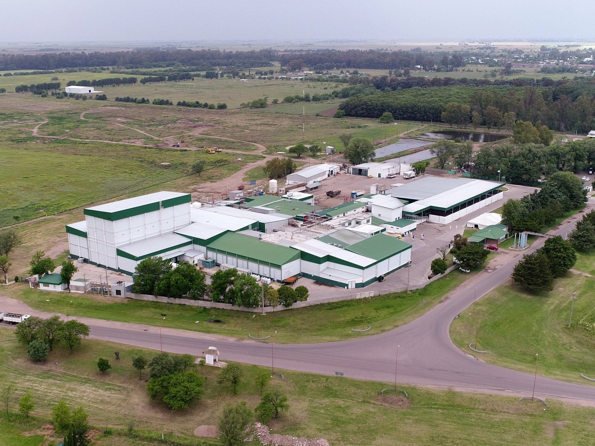 Un frigorífico despidió a casi 200 empleados y paralizó sus tres plantas en La Pampa