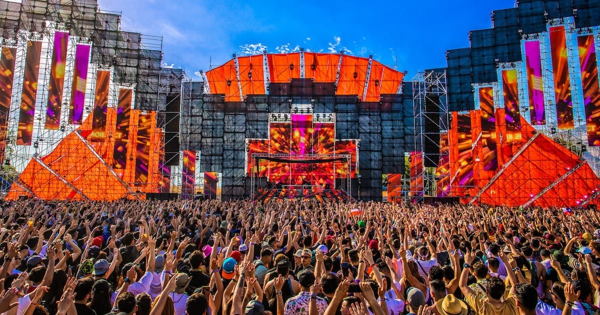 Sernac oficia a productora de Creamfields Chile por denuncias de robos y problemas en devolución de dinero