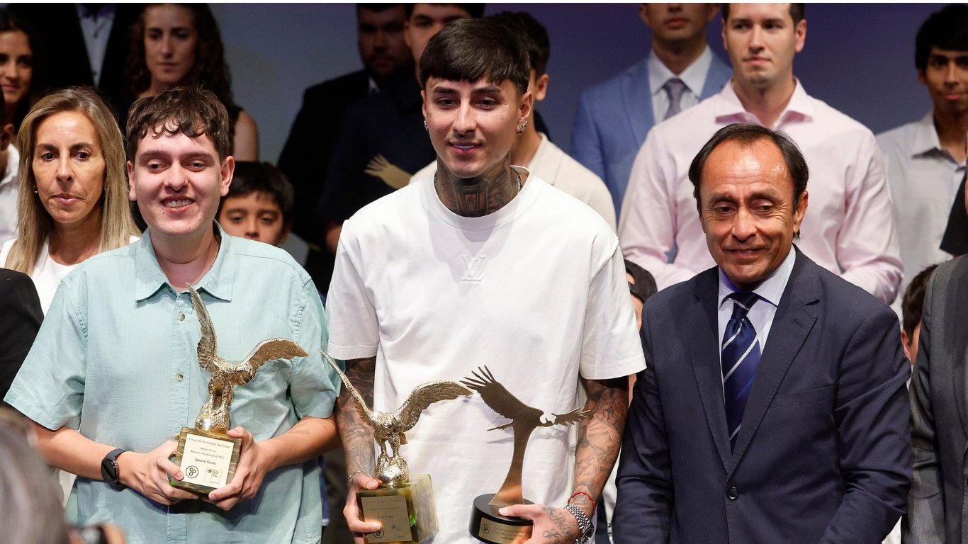 Erick Pulgar e Ignacio Torres fueron elegidos como las mejores figuras del año por el Círculo de Periodistas Deportivos