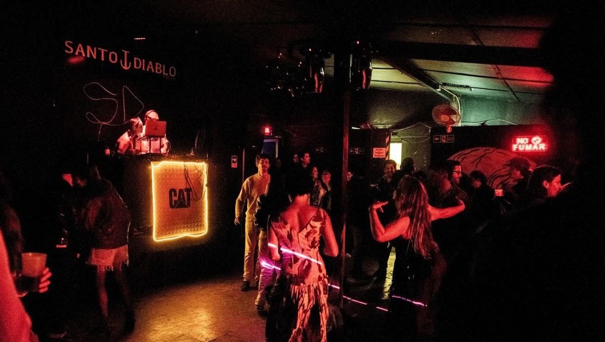 Jóvenes acusan haber sido drogadas en fiesta Santo Diablo de Zapallar: discoteca advierte que no han recibido denuncias pero toman medidas de seguridad