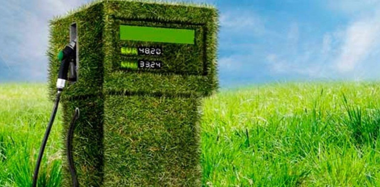 John Deere pone un choclo en el tanque