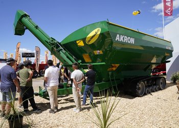 Una tolva pensada para Estados Unidos, pero que ya llegó al campo argentino