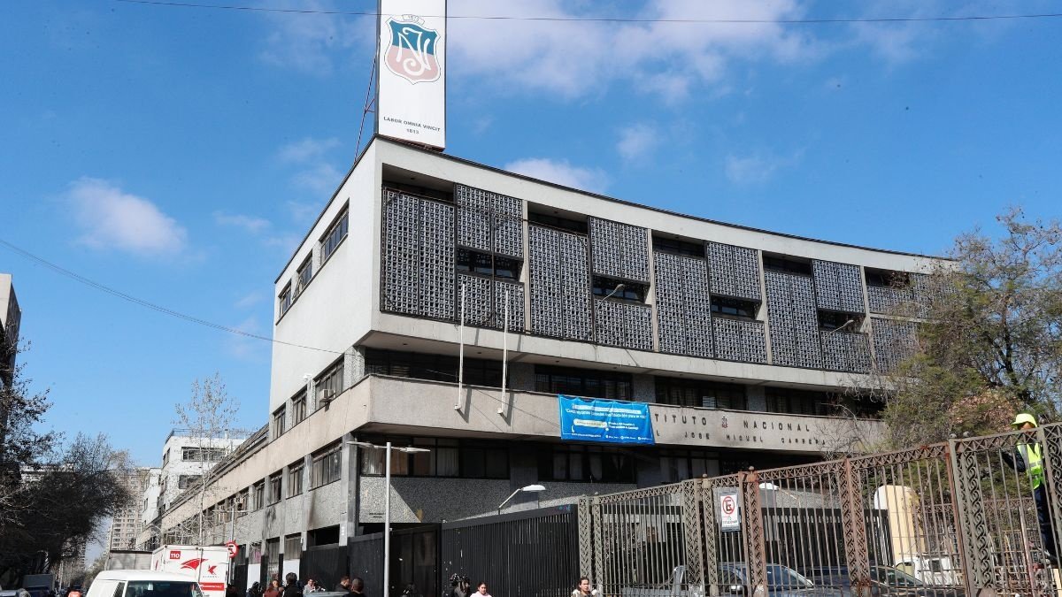Instituto Nacional vuelve a suspender clases presenciales tras amenazas de tiroteo: Desbordes acusa que SLEP no ha actuado “con la fuerza que se necesita”
