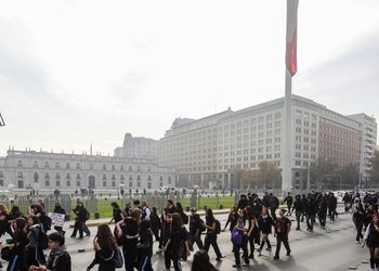 Santiago lidera triste ranking mundial y figura como la capital con peor calidad del aire: supera en contaminación a China, India e Indonesia