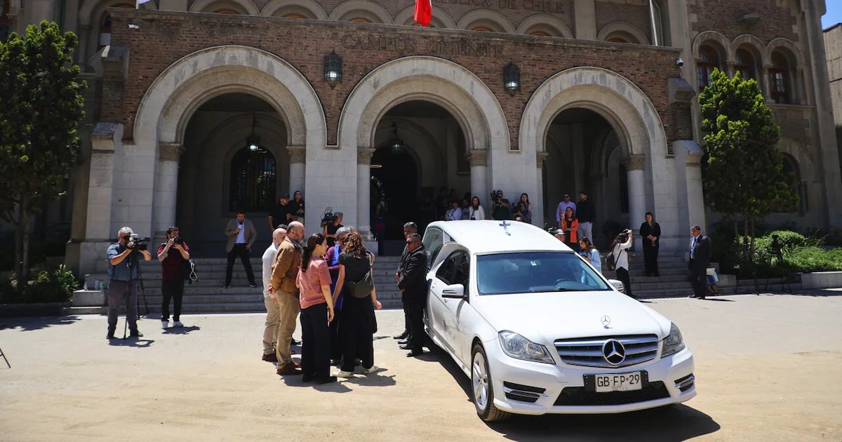 Ministros llegan al velorio de Héctor Noguera en el Campus Oriente: “Muchos vemos en él un maestro que hoy día parte”