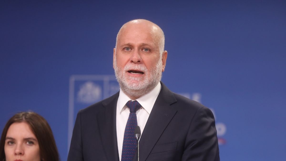 Elizalde entrega las razones que podrían explicar el retraso en la instalación de viviendas de emergencia