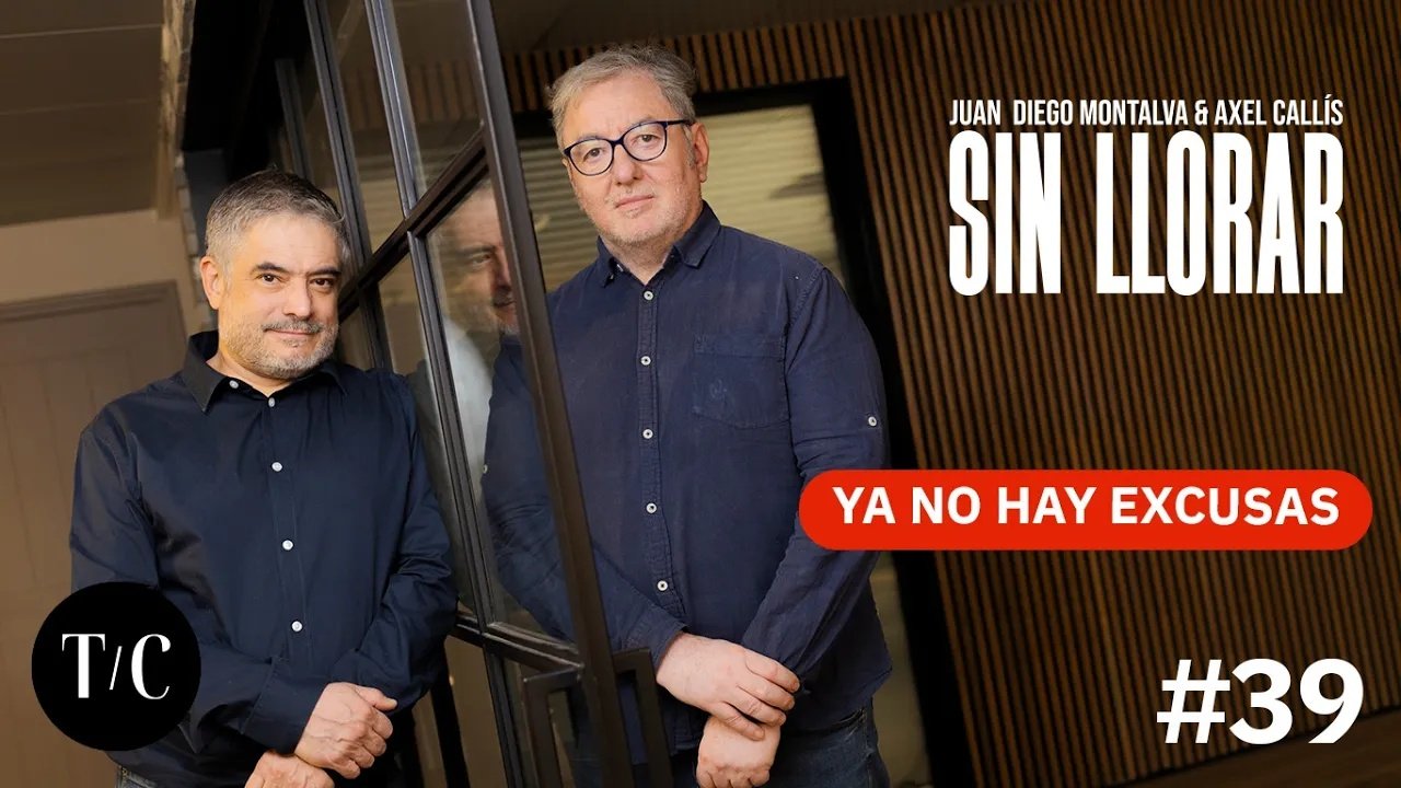 Periodista reportando noticias