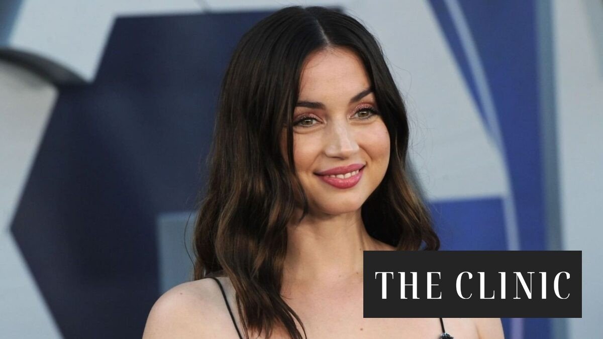 Ana de Armas en Chile: acompaña al vocalista de Rawayana en su gira por Latinoamérica y es captada bailando en el Movistar Arena