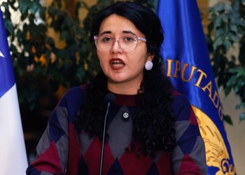 Diputada PC advierte que megarreforma del Gobierno puede "hipotecar el país por 25 años"
