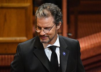 “¿Me vas a decir que no pudo bajar diez pisos para votar?”: los descargos de Parisi tras la expulsión del “Dr. File” de la bancada del PDG