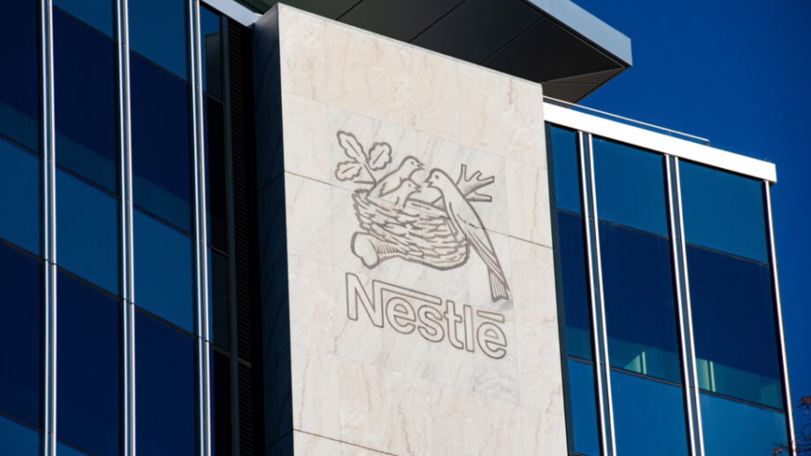 Las razones de Nestlé para alejarse del mercado de los helados y el agua embotellada: concentrarán el negocio en cuatro áreas claves