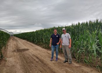 Comenzó con 13 vacas prestadas y hoy produce 12 millones de litros de leche al año: integró la agricultura con el tambo y comercializa lácteos de su propia fábrica