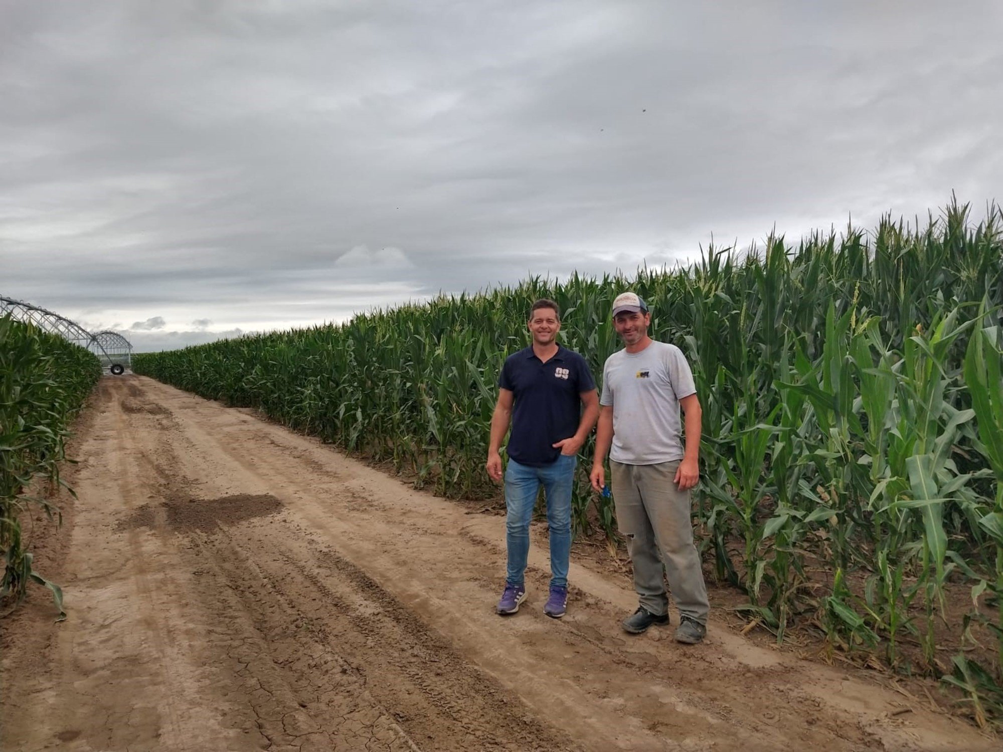 Comenzó con 13 vacas prestadas y hoy produce 12 millones de litros de leche al año: integró la agricultura con el tambo y comercializa lácteos de su propia fábrica