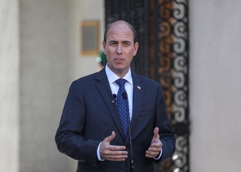 Ministro Arrau dice que política de seguridad promulgada por el exPresidente Boric “es suficiente”