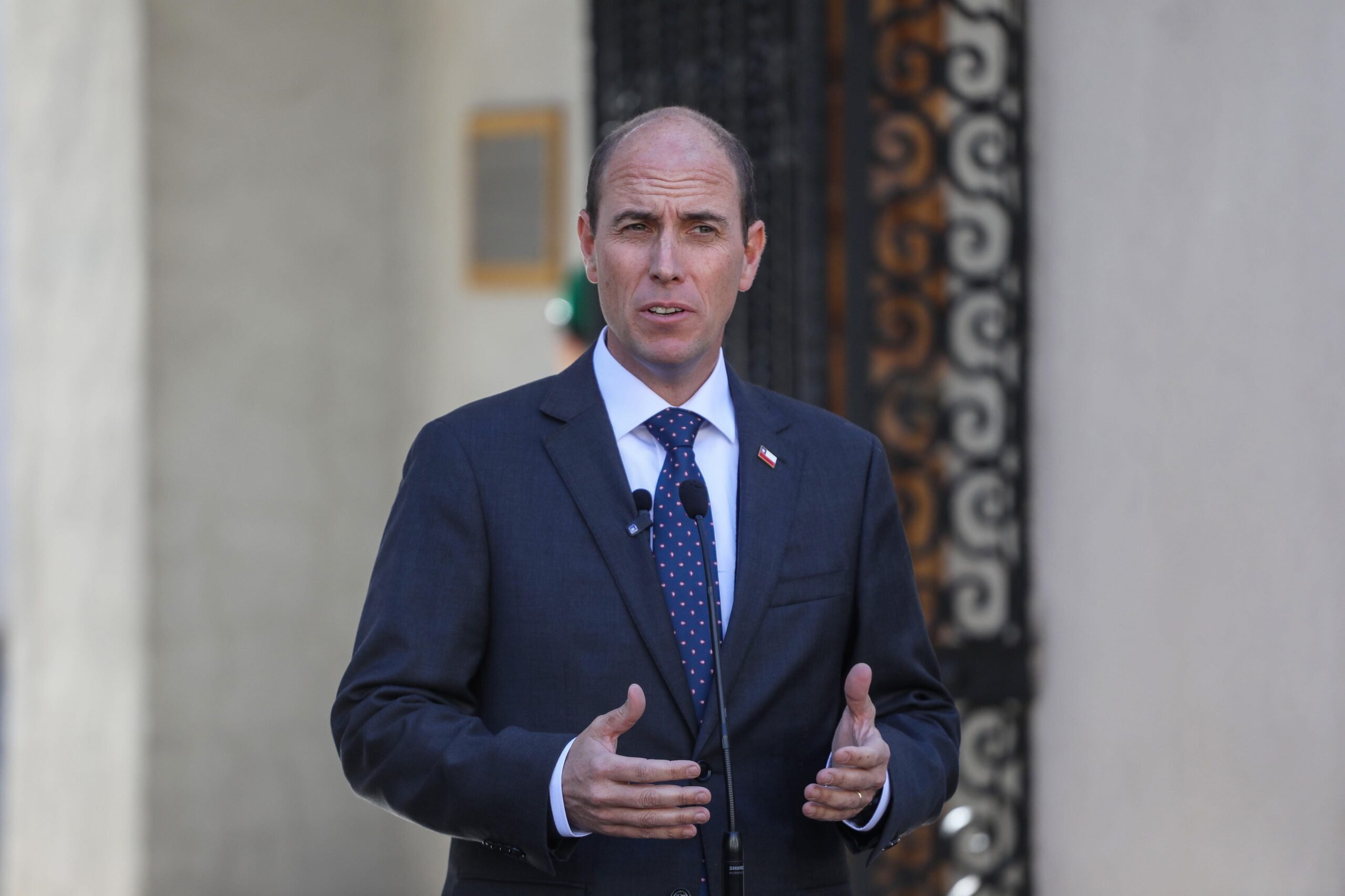 Ministro Arrau dice que política de seguridad promulgada por el exPresidente Boric “es suficiente”