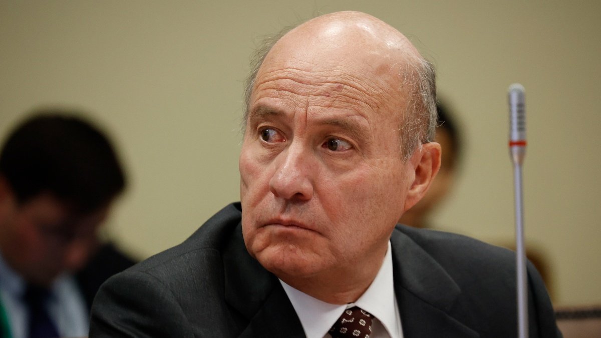 Diputados enrostraron a ministro Quiroz por alza en los combustibles: Le recordaron caso de colusión