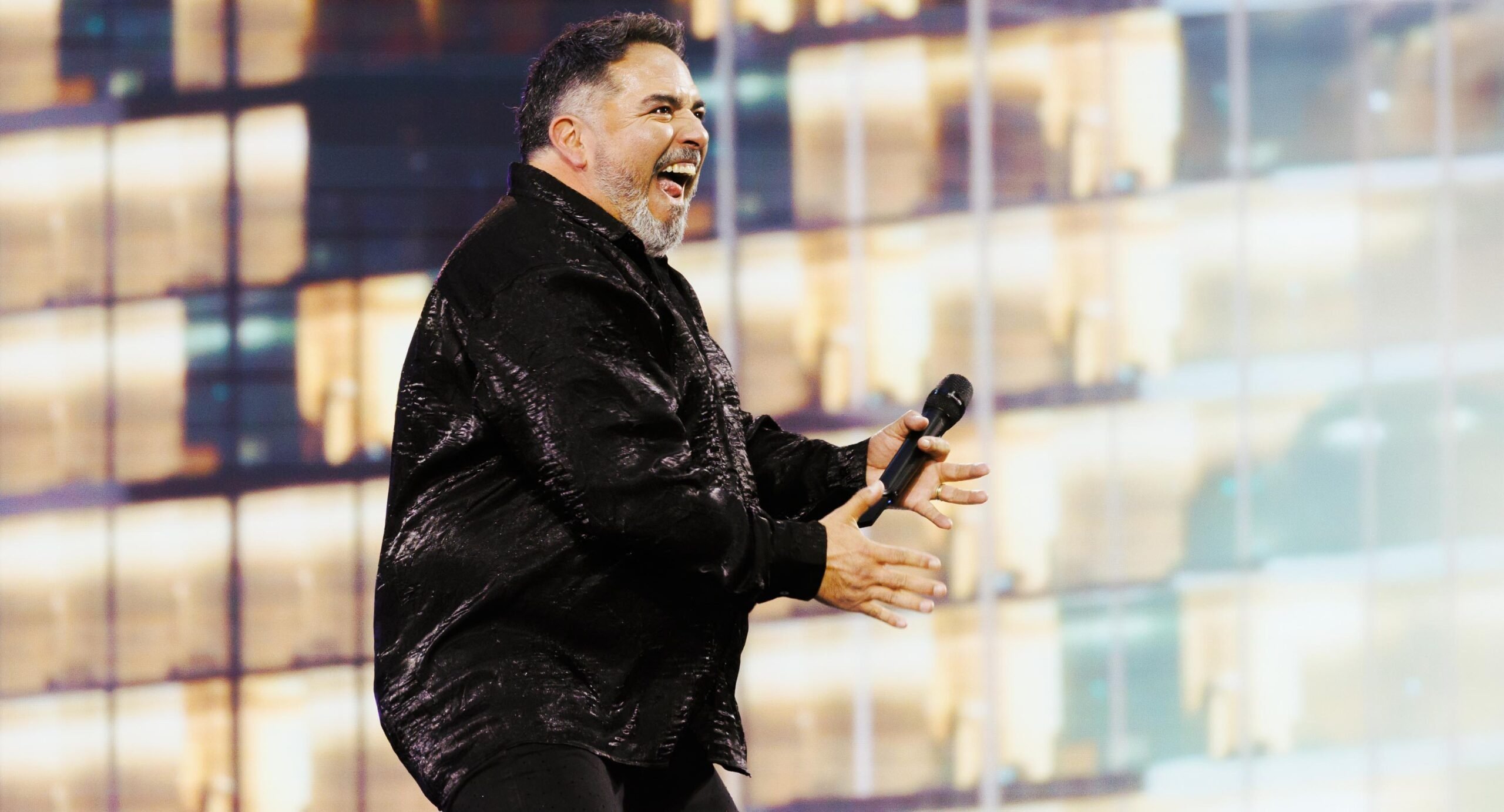 De Pet Shop Boys a los Blondon Boys: Rodrigo Villegas da cuenta de su oficio popular y triunfa en una noche que refleja el espíritu diverso de Viña