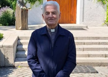 ¿Quién es Mariano Irureta? El sacerdote de Schoenstatt, hijo de un fundador de la DC, que será el capellán de La Moneda de Kast