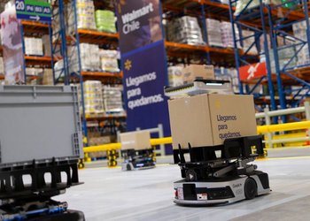 El moderno sistema que Walmart impulsa con 2.300 robots en Pudahuel: integrará tiendas, compras online y reducirá el esfuerzo físico en 80%