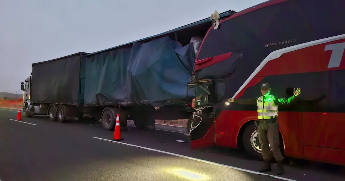 Una persona fallecida y 19 heridos deja accidente entre bus y camión en Ovalle