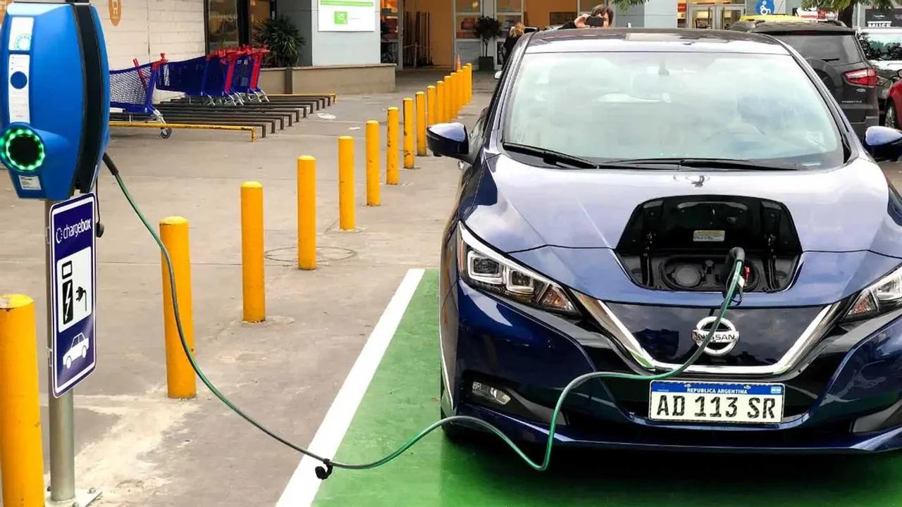 Argentina Lanza Convocatoria para Importar 50.000 Autos Eléctricos e Híbridos en 2026 Sin Aranceles