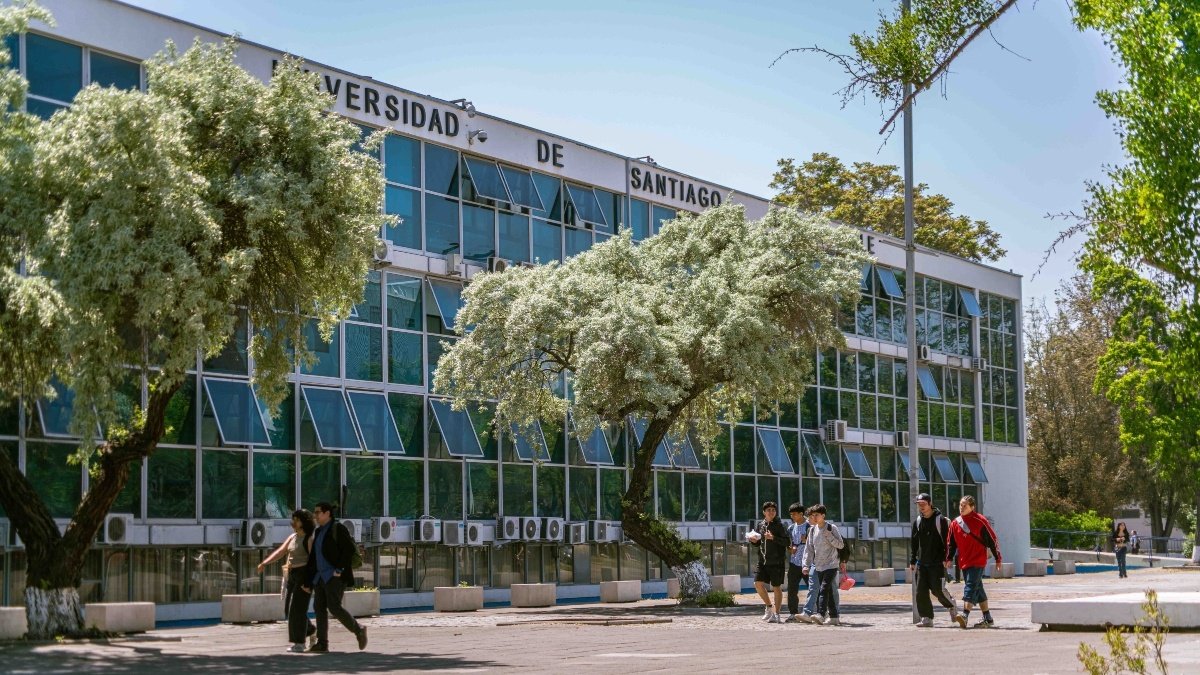 Usach ordena “evacuación preventiva e inmediata de todo el campus” tras amenaza de elementos explosivos y tiroteo